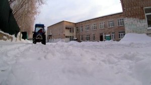 Уборка снега мини трактором.