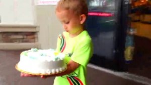 Bad Baby Конфеты против Чупа Чупс CANDY CAKE CHALLENGE Freak Mommy Messy Taste Test