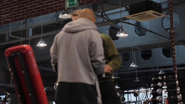 НОВИЧОК ПРИТВОРИЛСЯ ТРЕНЕРОМ | ПРАНК НАД КЛИЕНТАМИ СПОРТКЛУБА | МАСТЕР СПОРТА