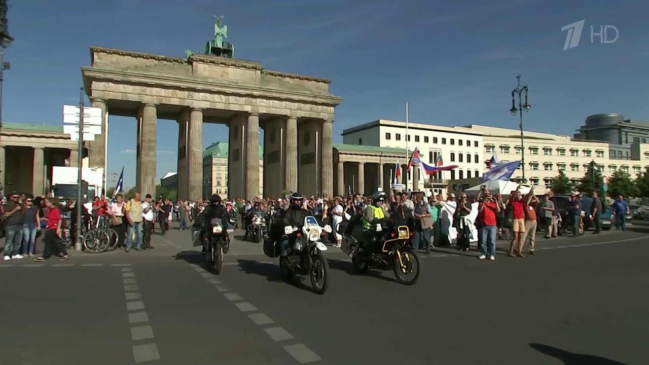 From berlin москва. Автопробег Берлин Москва. Автопробег 23 февраля. Первый в мире автопробег.