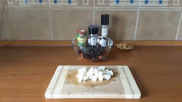 Greek salad. Salată grecească. Греческий салат. смотреть онлайн