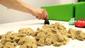 Тренировочный лагерь для машинок. Молния Маквин и Трансформеры!