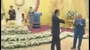 Президент Таджикстана Эмомали Рахмонов жжёт на свадьбе сына