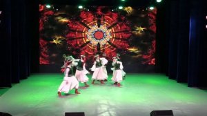 Образцовый ансамбль народного танца Крынiчкаю. Танец Паванька