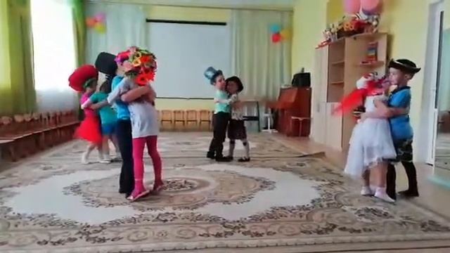 «Упала шляпа» смотреть онлайн