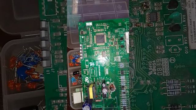 ПОЧЕМУ ЭЛЕКТРОННЫЙ МОДУЛЬ ИНДЕЗИТ НЕ ВКЛЮЧАЕТСЯ #indesit #ariston #индезит #своимируками #микро смотреть онлайн