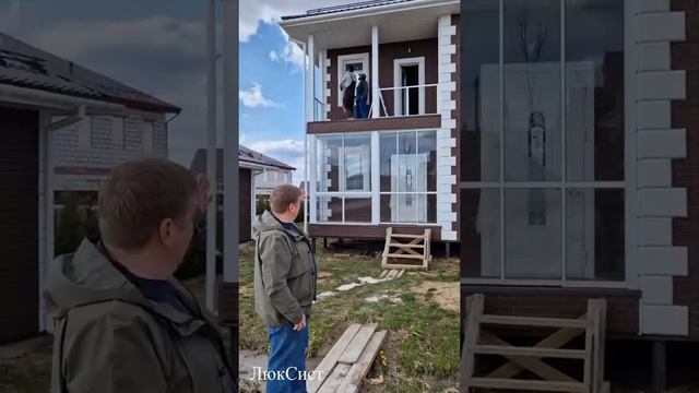 Остеклили сразу веранду, входную группу и балкон!