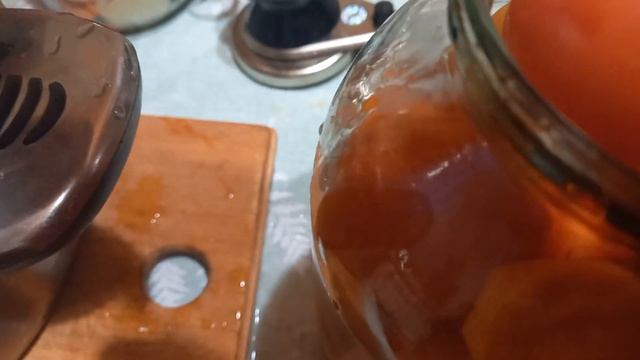 Помідори на зиму з овочами(овочі дуже смачні).