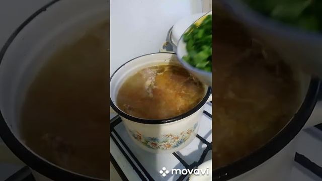 Первый ЗЕЛЕНЫЙ БОРЩ в этом сезоне!/ Вкус - огонь! #простаяеда #борщ #обед #экономлювкусно