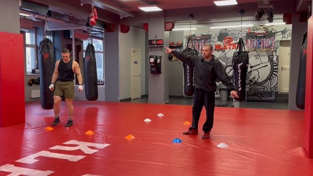 Упражнение на перемещение с фишками для бокса. смотреть онлайн