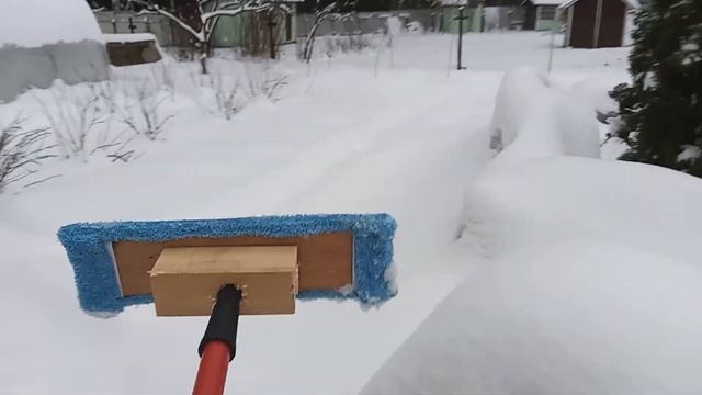 очистка  теплицы  от снега, и не повредить поликарбонат.