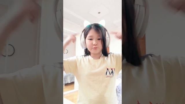 КУПИЛИ НОВЫЕ НАУШНИКИ. ОНИ ПРОСТО ТОПОВЫЕ. И ОНИ СВЕТЯТСЯ? смотреть онлайн