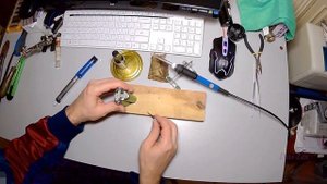 Makita 1 часть замена аккумуляторов в батарее на шуруповерте. Разборка