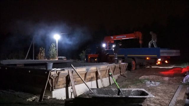 Привезли плиты перекрытия! Цокольный этаж. Долгодом, зато не в кредит