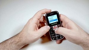 Maxvi B8 тяжелый бабушкофон, очень похожий на Maxvi T8