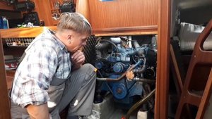 Мотор Perkins 4.108 M меняем масло