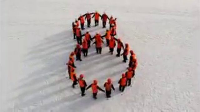 С 8 марта хот оно и прошло;) смотреть онлайн