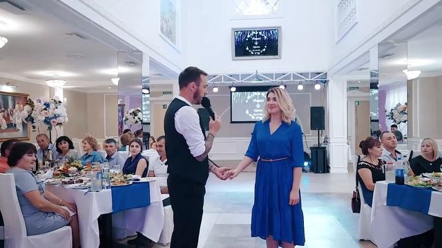 Ведущий сделал предложение на свадьбе смотреть онлайн