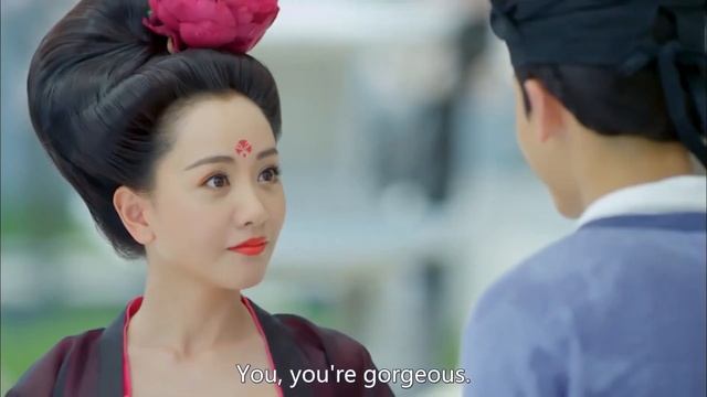 女子女扮男装当众把男子压倒身下，这下尴尬了 ? 中国电视剧 смотреть онлайн