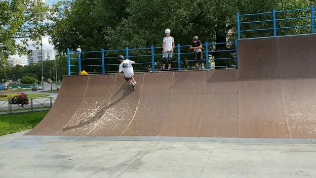 Самокатерский влог. Скейтпарк Царицыно. #трюкинасамокате #скейтпарк #scooter #трюковойсамокат