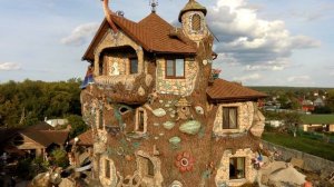 сказочный  дом     вид  фасада  , декоративная  штукатурка