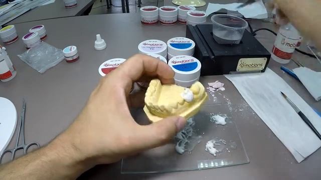 Керамическая масса Emotions, Dentine 2 LF смотреть онлайн