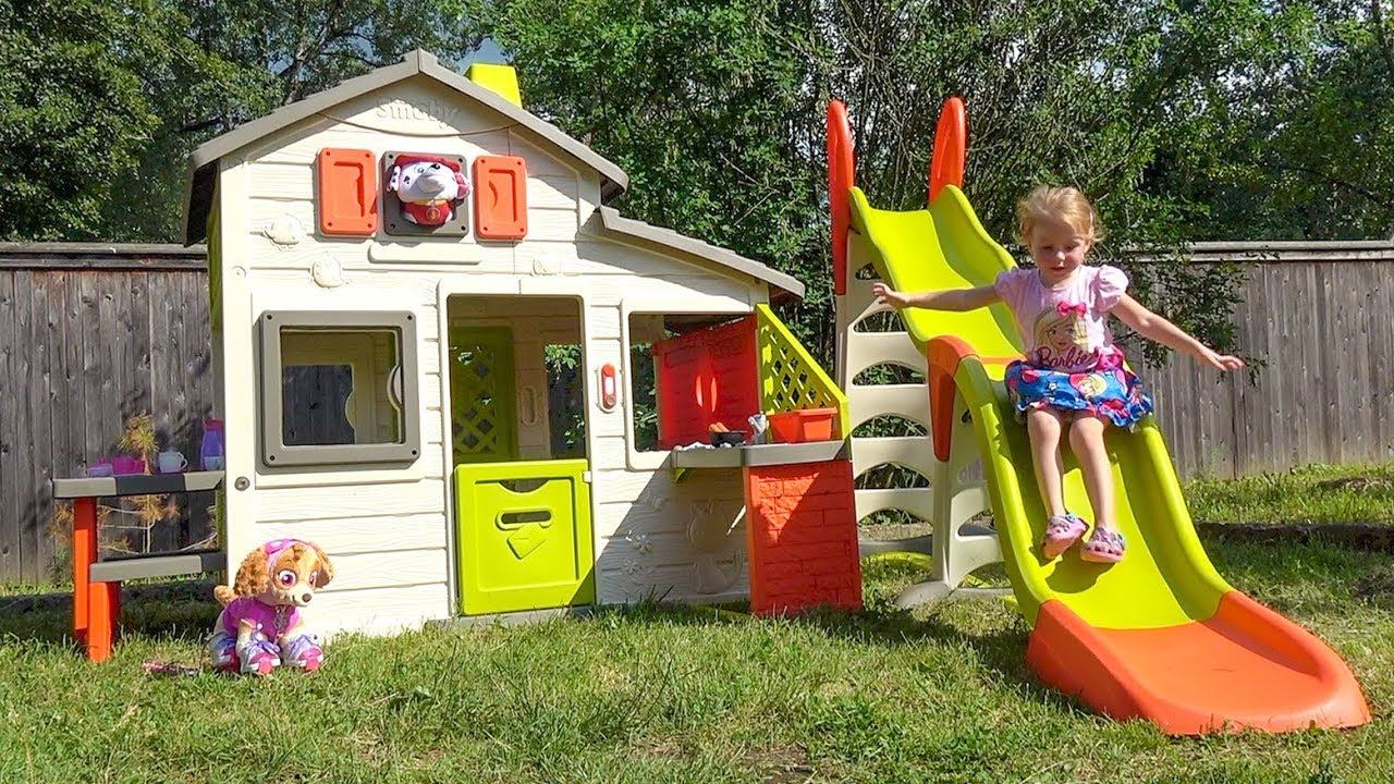 Настя и Игрушки Патруль строят Детский Домик с Горкой смотреть онлайн