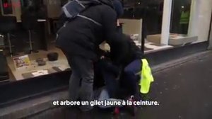 Bavure Policiere - Acte XI - PARIS : policier deguise en gilet jaune