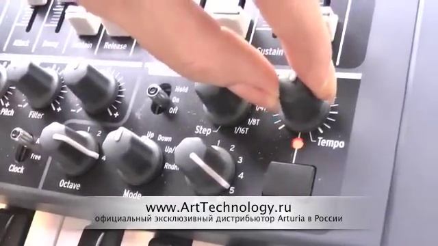 Аналоговый синтезатор Arturia MiniBrute