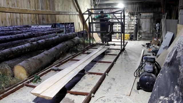 САМОДЕЛЬНАЯ угловая дисковая поворотная пилорама. Пилим на новой пилораме смотреть онлайн