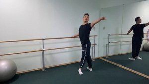Занятия дома.Деми плие и батман тандю.