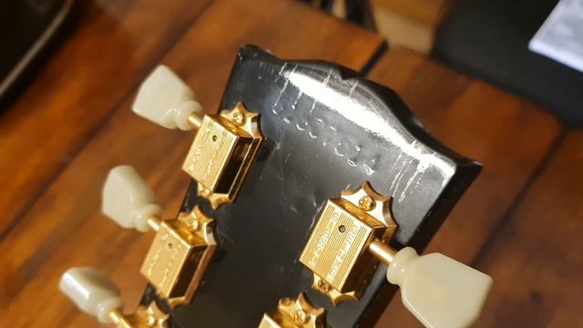 1997 GIBSON LES PAUL STUDIO LIMITED EDITION BLACK BEAUTY GOLD HARDWARE EBONY BODY UP CLOSE GUITAR смотреть онлайн