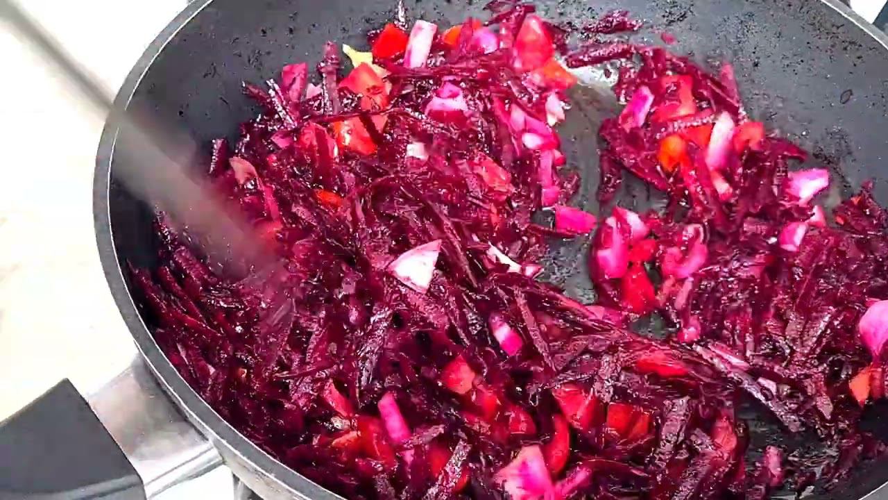 НЕ ВЫКИДЫВАЙТЕ ОТ СВЕКЛЫ БОТВУ С НЕЙ ОЧЕНЬ ВКУСНЫЙ РЕЦЕПТ СУПА!