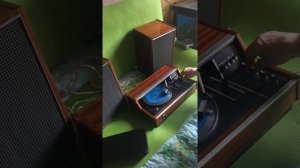 Проигрыватель конца 70-х Вега-101.