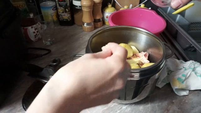 Телятина с картошкой в скороварке.Идея обеда .Готовит муж/Veal with potatoes смотреть онлайн