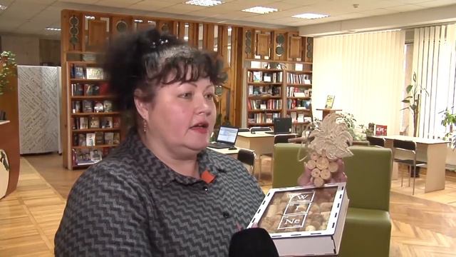 Читачки ЦМБ ім. М.Л. Кропивницького вчились робити цінний хенд-мейд с пробкового дерева