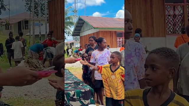 Meski dengan Lauk Sederhana Masyarakat di sini Bahagia banget diajak Makan Bersama смотреть онлайн