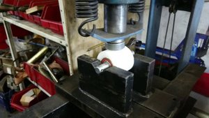 Испытания на сжатие  P-8070/ПА - осевая нагрузка 5 тонн