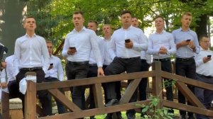 Он на свете жил один | А сердце тук, тук тук стучит от счастья.