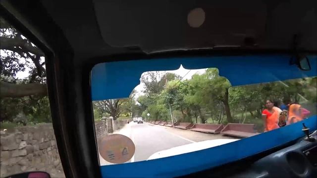 117. Первое утро в Ришикеше, вид с балкона. Индийский обед в шумном кафе. смотреть онлайн