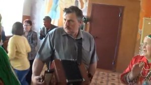 13.05.15г.Замартыновский гармонист Иван Гладышев играет в честь 70 летия победы в ВОВ. Видео Лански