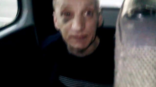 Проклинает