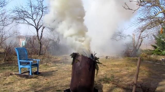 Как сжигать садовый мусор. Печка для сжигания мусора с мангала и бочки.Суперспособ-сжигаем мусор. смотреть онлайн