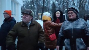 "Тополя все в пуху"...на танцполе в Гомельском парке...3.12.2022года.