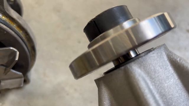 07-10 Ford Expedition Water pump leak/replacement смотреть онлайн