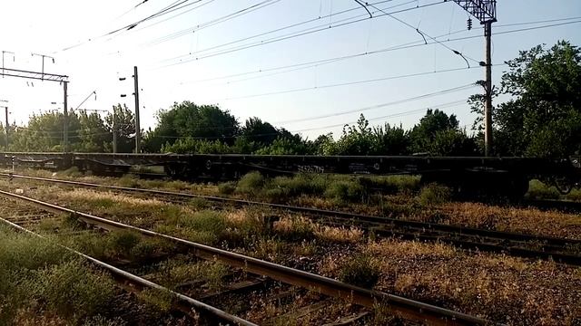 Грузовой Тепловоз ТЭЗЗА-0247 с грузовыми вагонами платформа Станция Алматы-1жд вокзал Хроника-КТЖ.