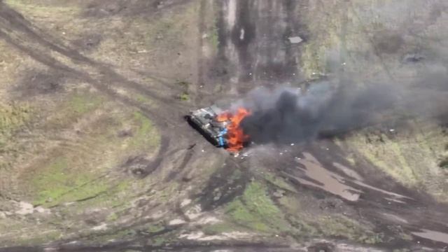 Подуставшая боевая машина пехоты БМП-2 ВСУ в Херсонской области.