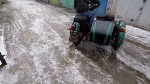 ДНЕПР С КОЛЯСКОЙ НА ЛЬДУ