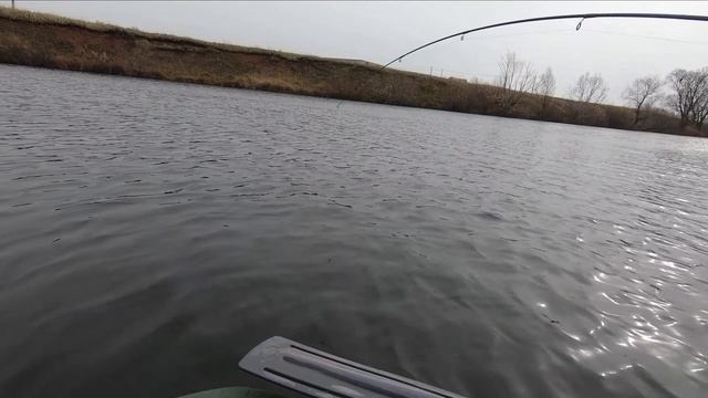 Рыбалка на спиннинг на озере смотреть онлайн