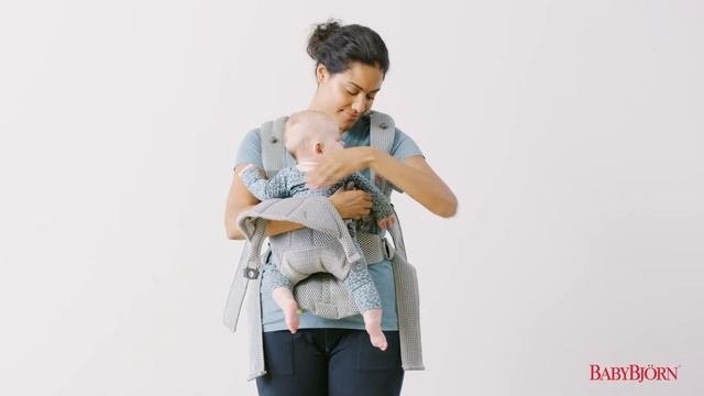 BABYBJÖRN – How To Use The Facing-in Position For Baby On Baby Carrier Move